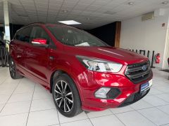 FORD Kuga ST-Line Navi SHZ AHK PDC KeyFree Ruby Rot