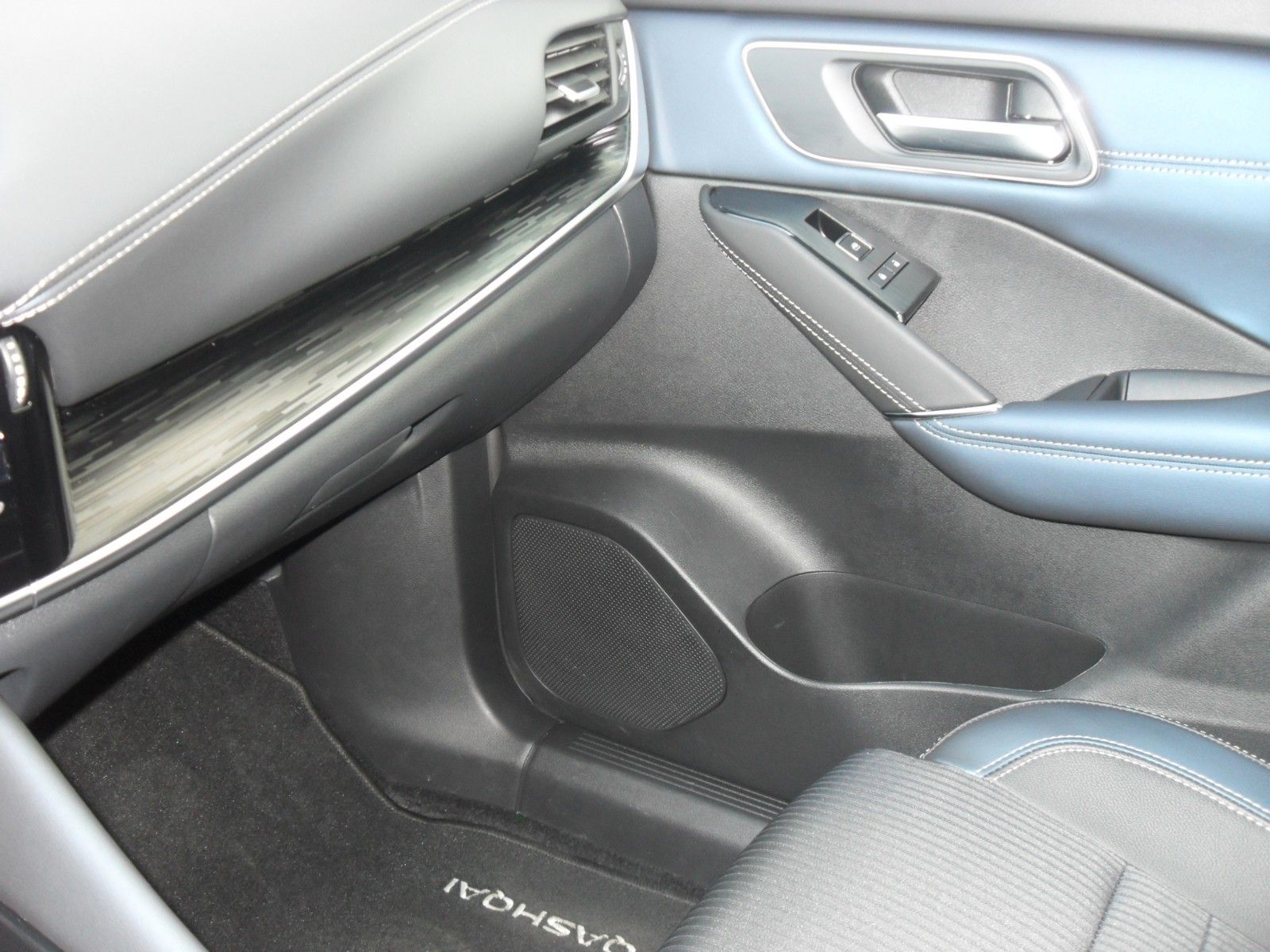 Fahrzeugabbildung Nissan Qashqai 1,3  Tekna | HeadUp | Teilleder | 360°