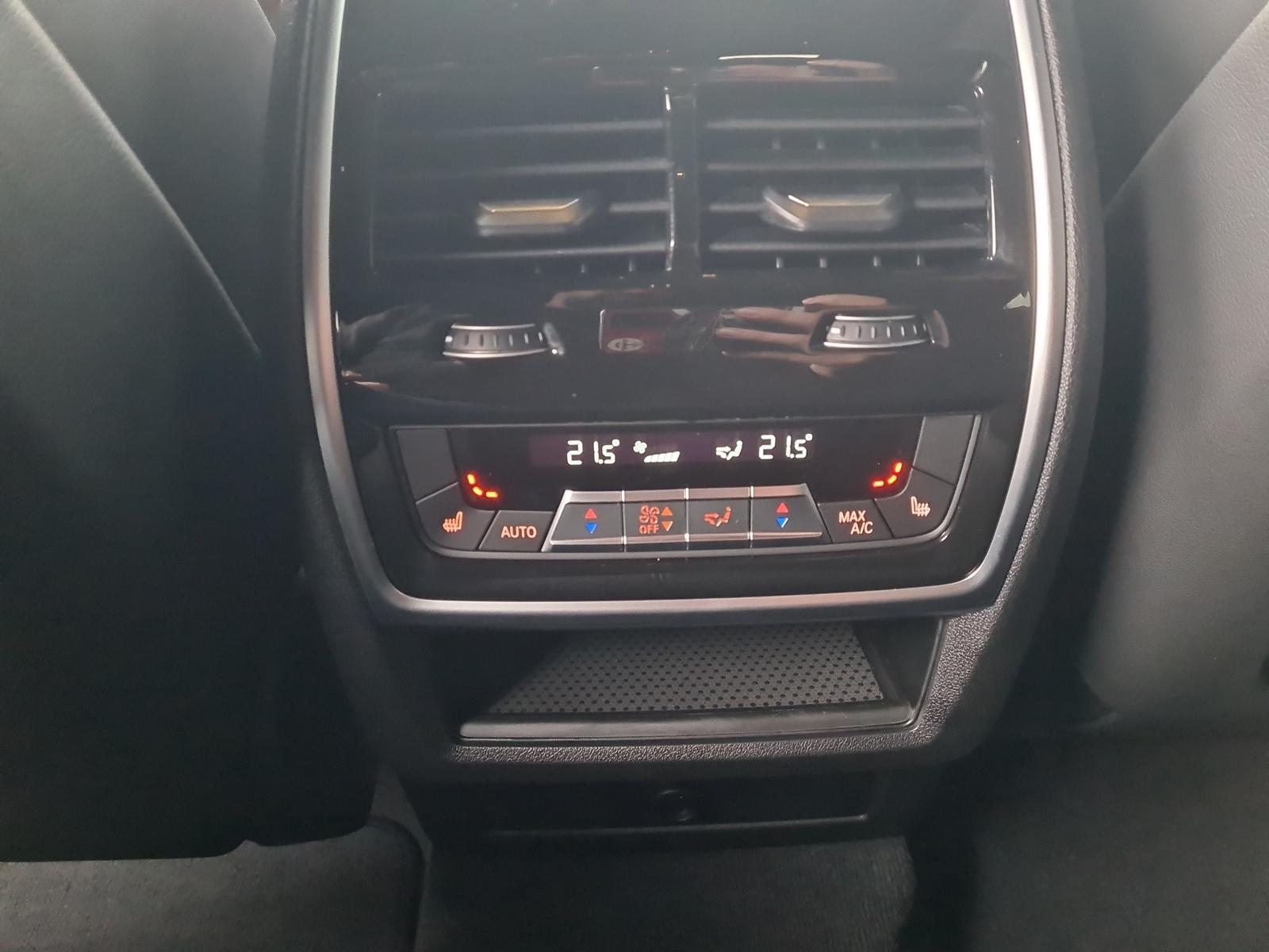 BMW X6 M60i DrivAssPro+Innovation+Wärme+Pano+Komfort