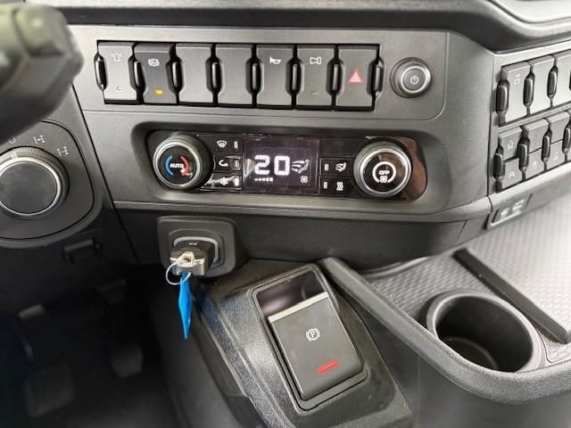 Fahrzeugabbildung Iveco X-Way AD300X54Z HR OFF Dreiseitenkipper