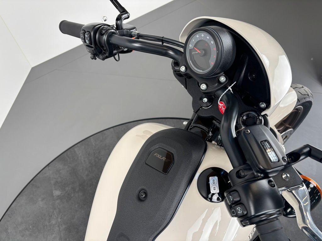 Fahrzeugabbildung Harley-Davidson LOW RIDER S FXLRS *NEUWERTIG *JEKILL&HYDE