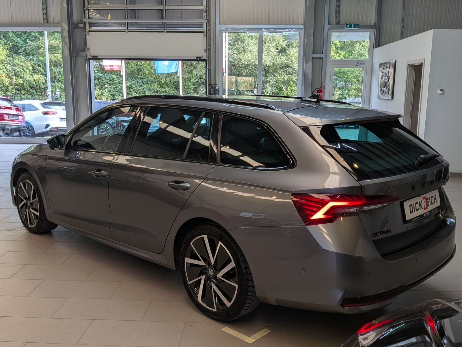 Fahrzeugabbildung SKODA Octavia 1.5 TSI Sportline MATRIX PANO AHK 5J-Gar