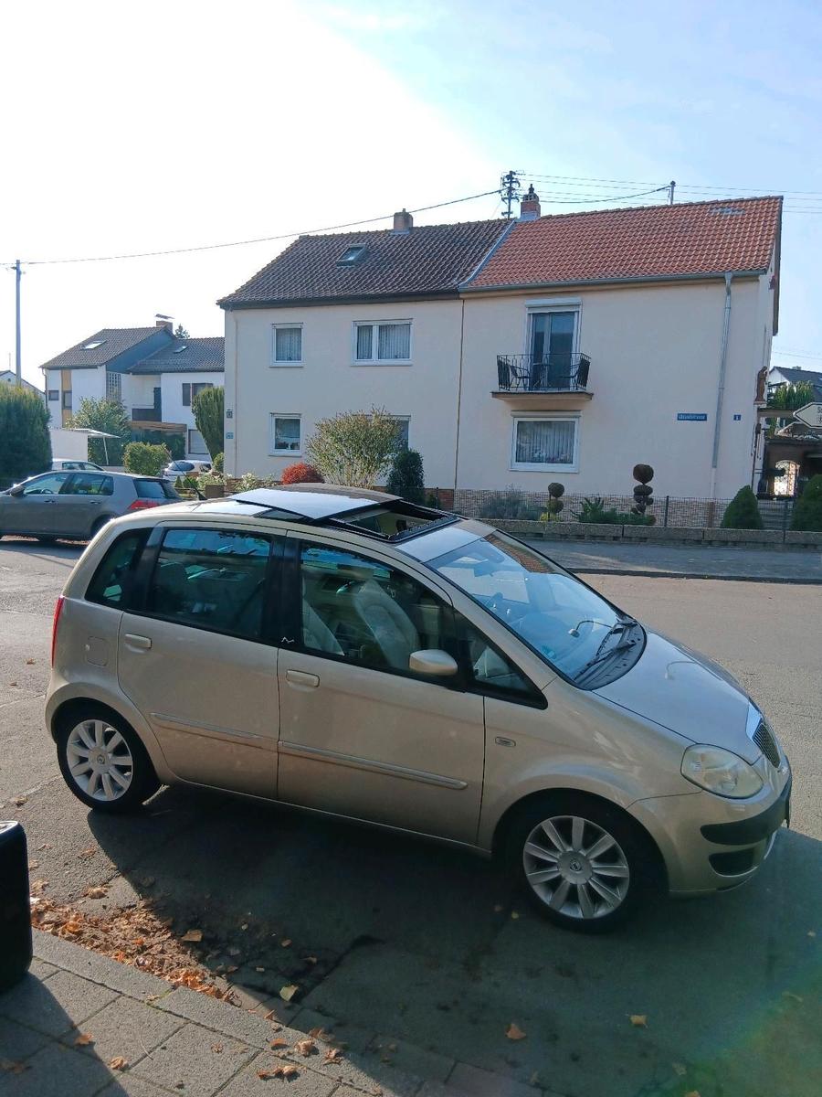 Lancia Ypsilon