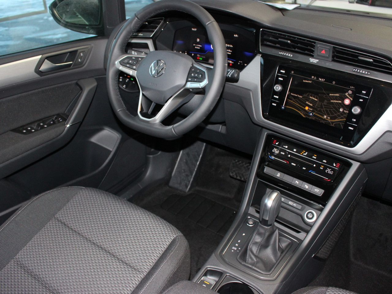 Fahrzeugabbildung Volkswagen Touran 1.5 TSI ACT ACC/AHK/CAM/7S.