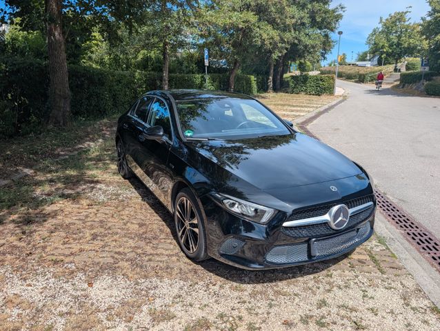 MERCEDES-BENZ A 250e Limousine 