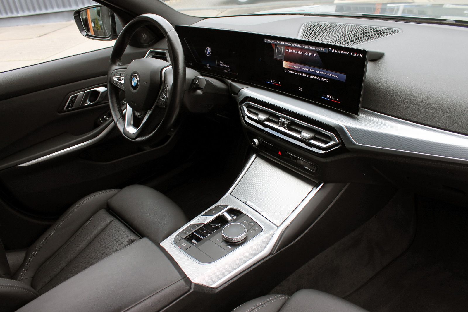 Fahrzeugabbildung BMW 318d Touring Steptr. LED ACC KAM AHK NAV CarPlay