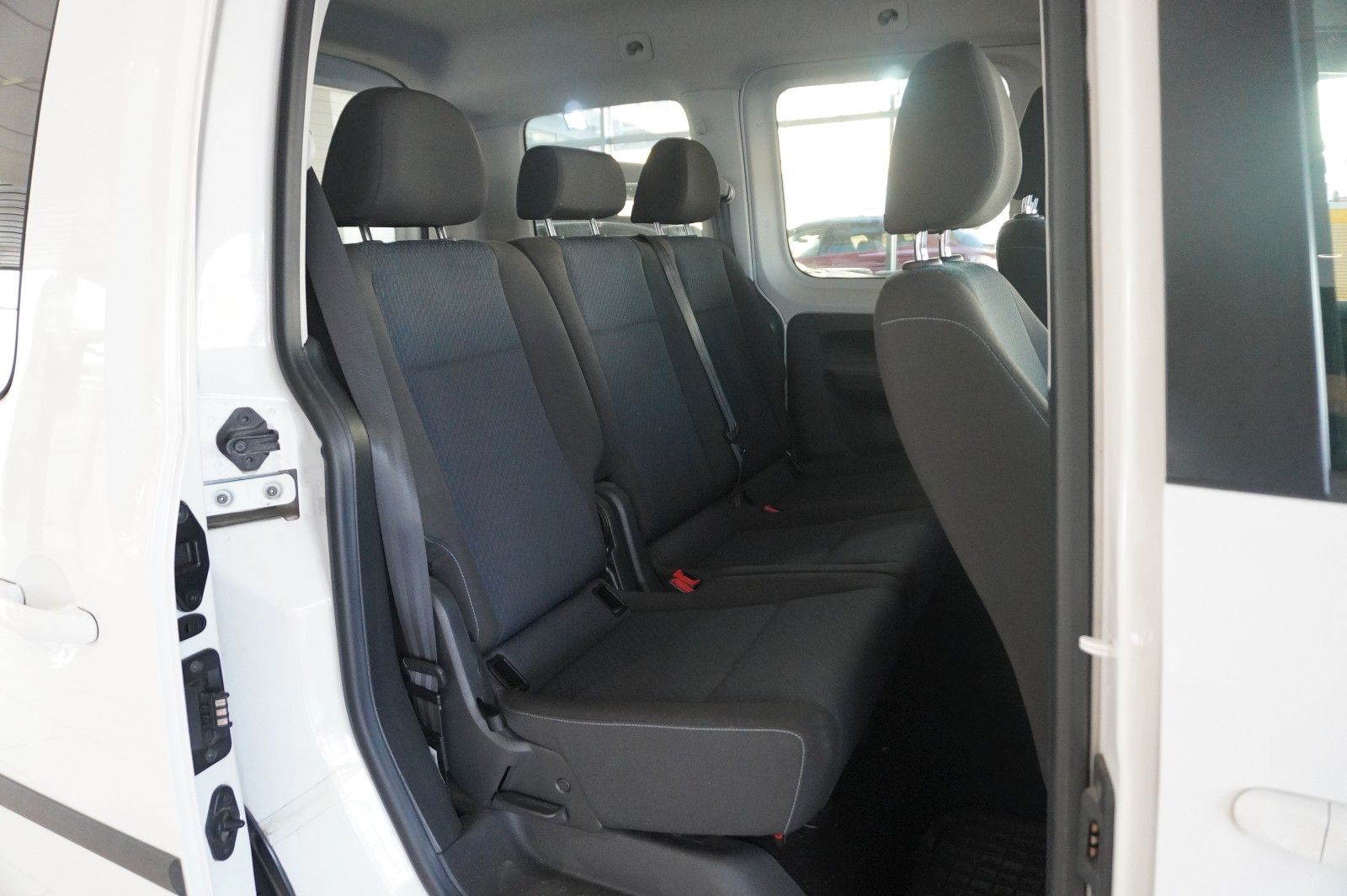 Fahrzeugabbildung Volkswagen Caddy 1.4 TSI TRENDLINE DSG 5-SITZE KLIMA/AHK