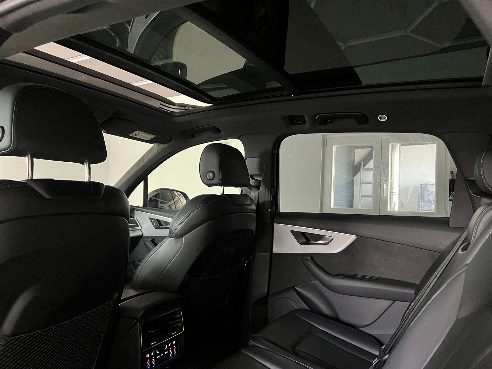 Fahrzeugabbildung Audi Q7 50 TDI Quattro S-LINE/PANO/ACC/MATRIX/7-SITZ