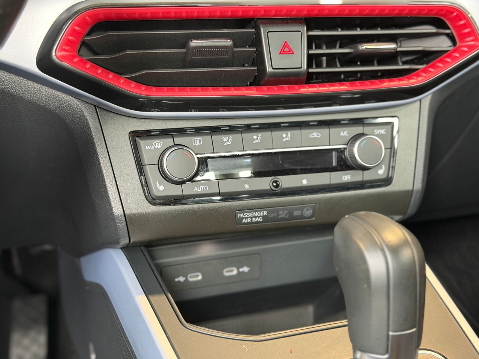 Fahrzeugabbildung SEAT ARONA 1.5 TSI DSG FR KLIMA NAV RFK ACC SHZ 17"