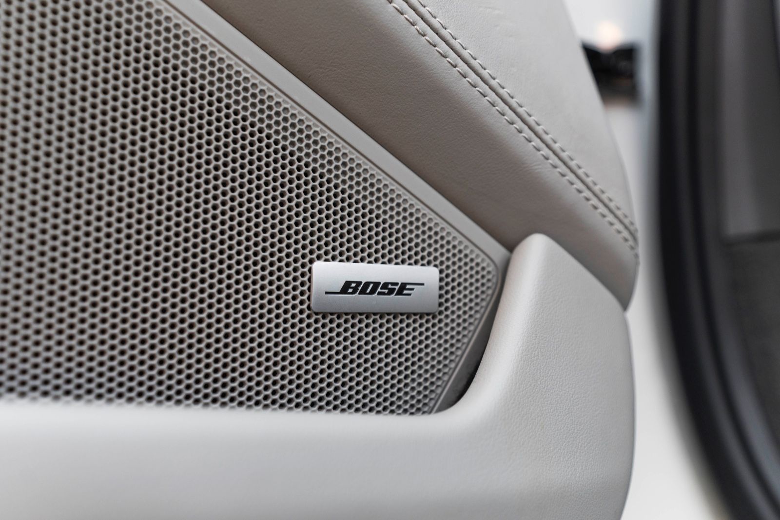 Fahrzeugabbildung Porsche 911 Carrera Cabrio PASM 360° BOSE TOTW NAV PDK