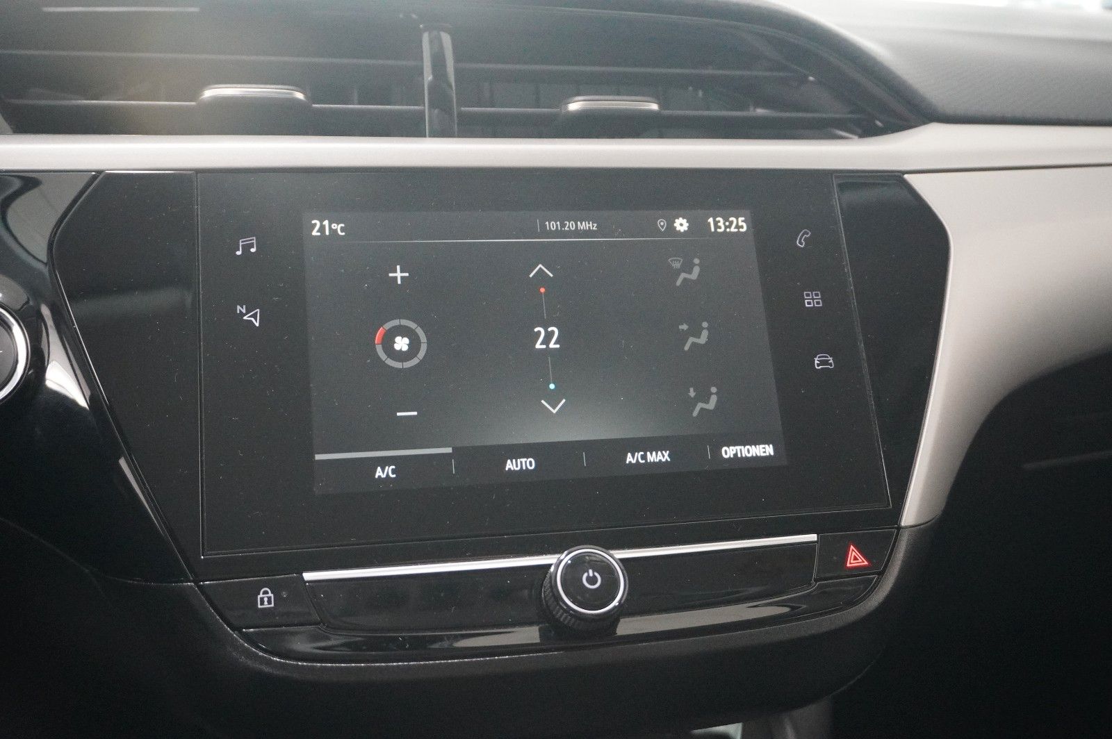 Fahrzeugabbildung Opel Corsa-e F EDITION 7KW NAVI/VIRT/TEMP/DAB/WÄRMEP.