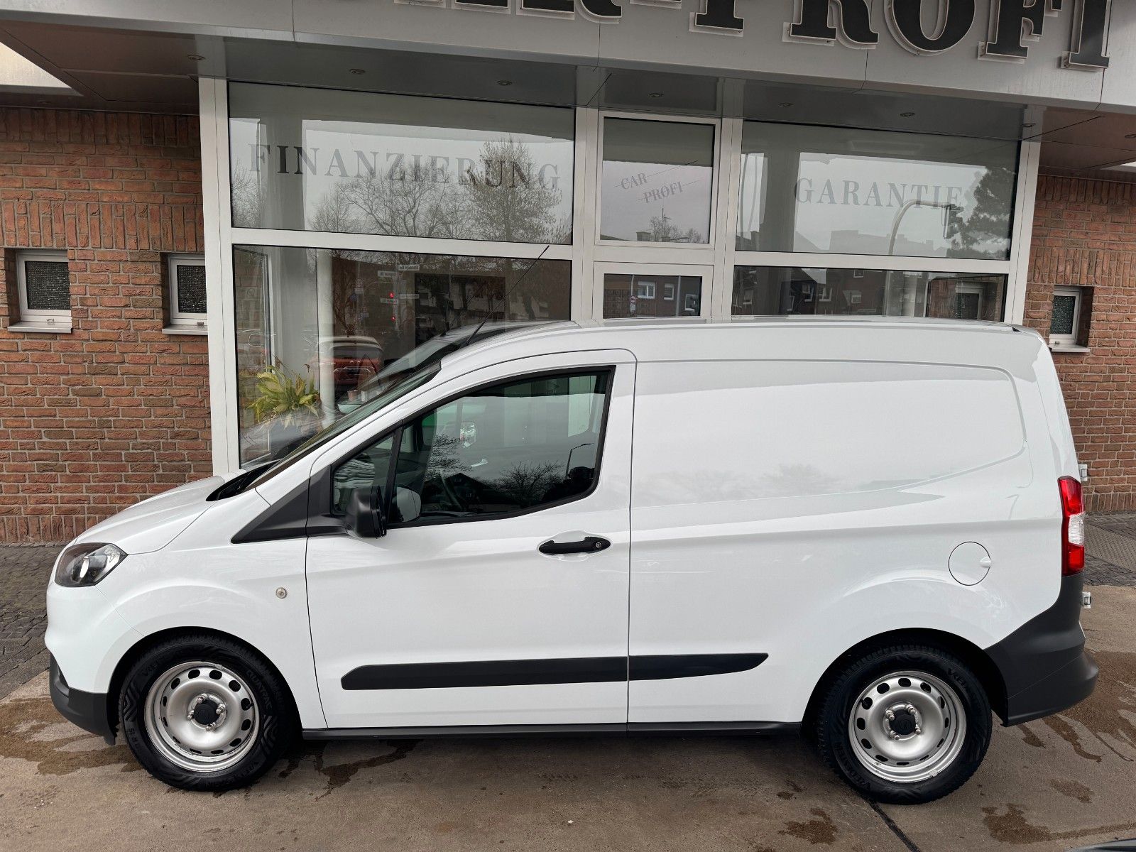 Fahrzeugabbildung Ford Transit Courier Klima/Bluetooth/1.Hand