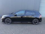Volkswagen Golf VIII R-Line 1.5 eTSI DSG NAVI LED PANO - VW Golf Gebrauchtwagen in Frankfurt