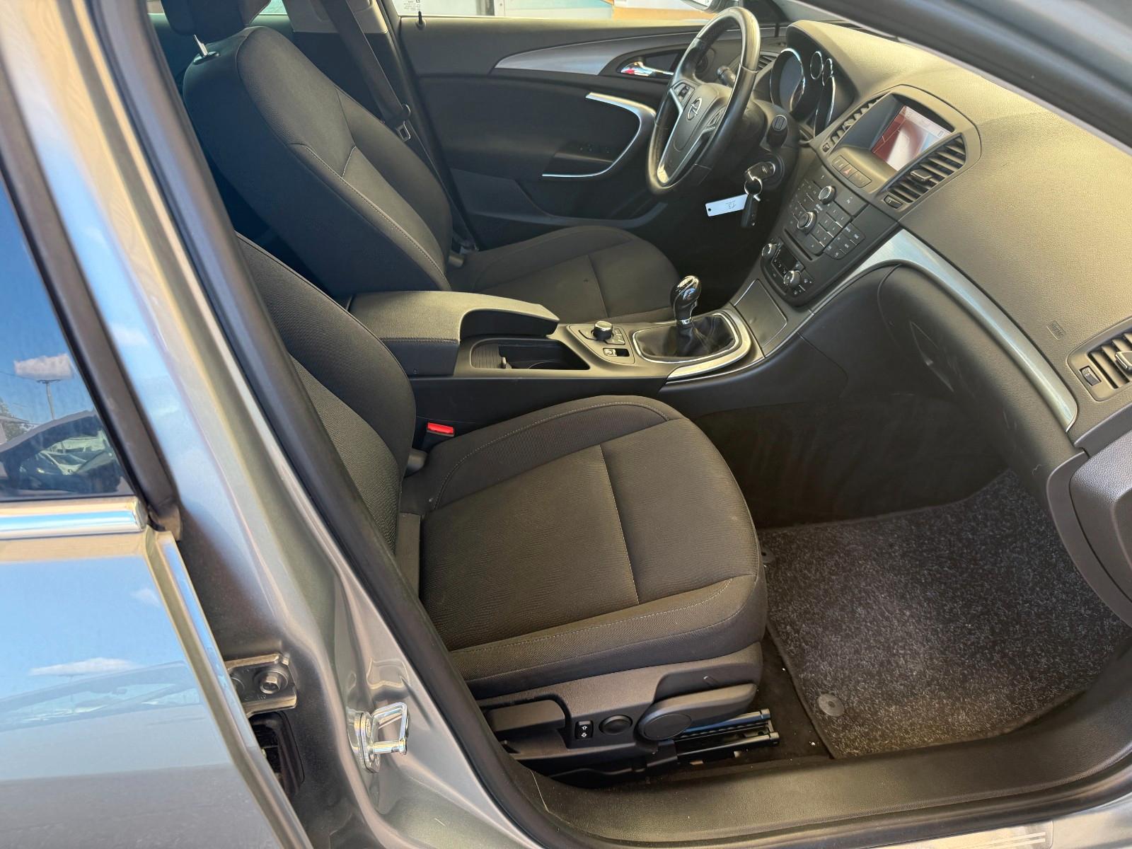 Opel Insignia 2011 — photo 12