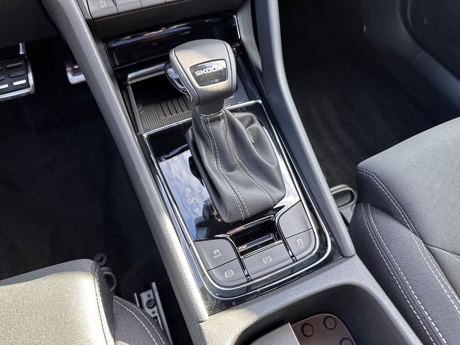 Fahrzeugabbildung SKODA Karoq Sportline 1.5 TSI DSG MATRIX/AHK/ACC/Navi