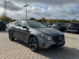 Mercedes-Benz GLA 220 4M Urban/Navi/Distronic/Keyless-Go/Autom - graue Mercedes-Benz GLA 220