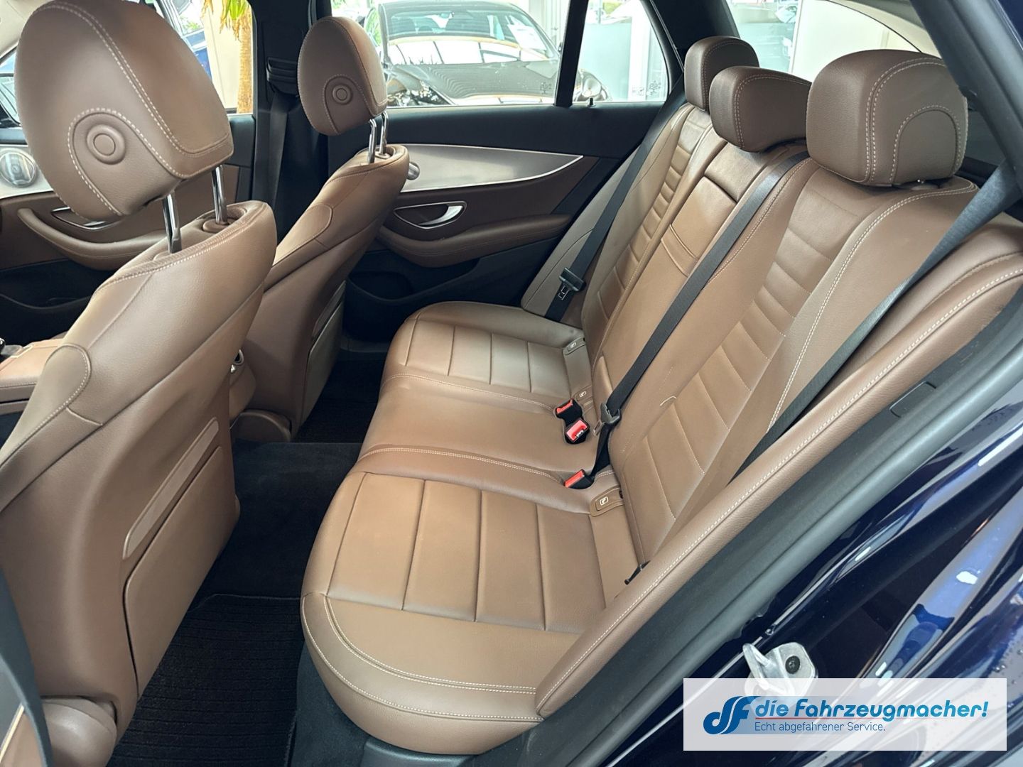Fahrzeugabbildung Mercedes-Benz E 400 4Matic EU6d-T Luftfederung AD Niveau Navi