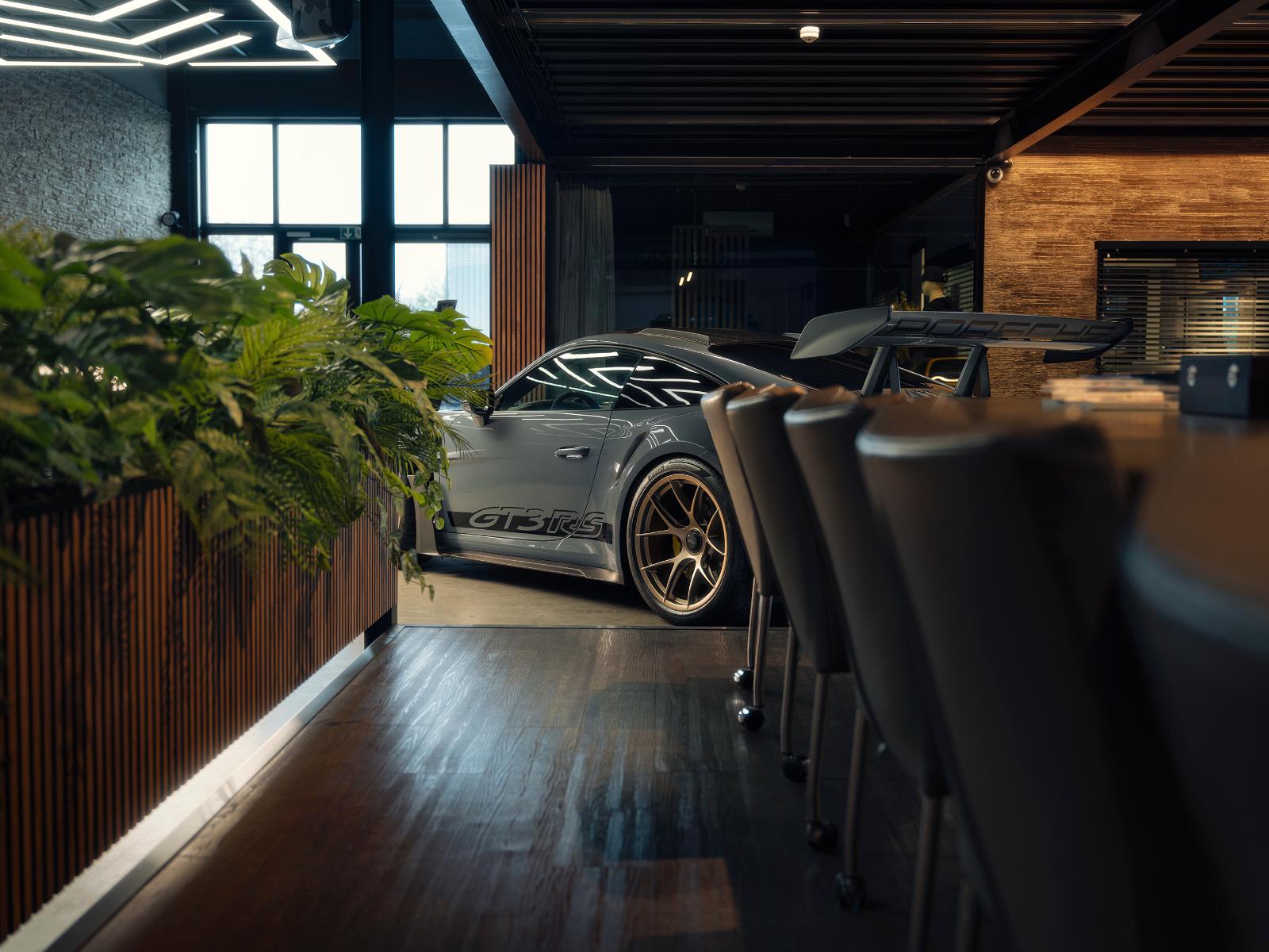 showroom-image-bottom