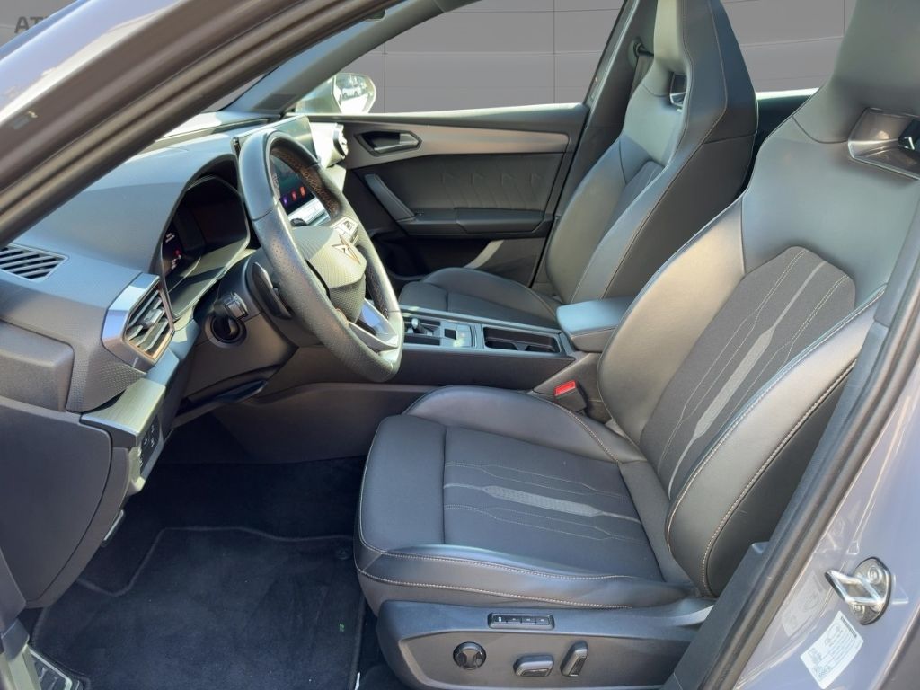 Fahrzeugabbildung CUPRA Leon VZ e-Hybrid, Allwetter, Panoramadach, Navi,