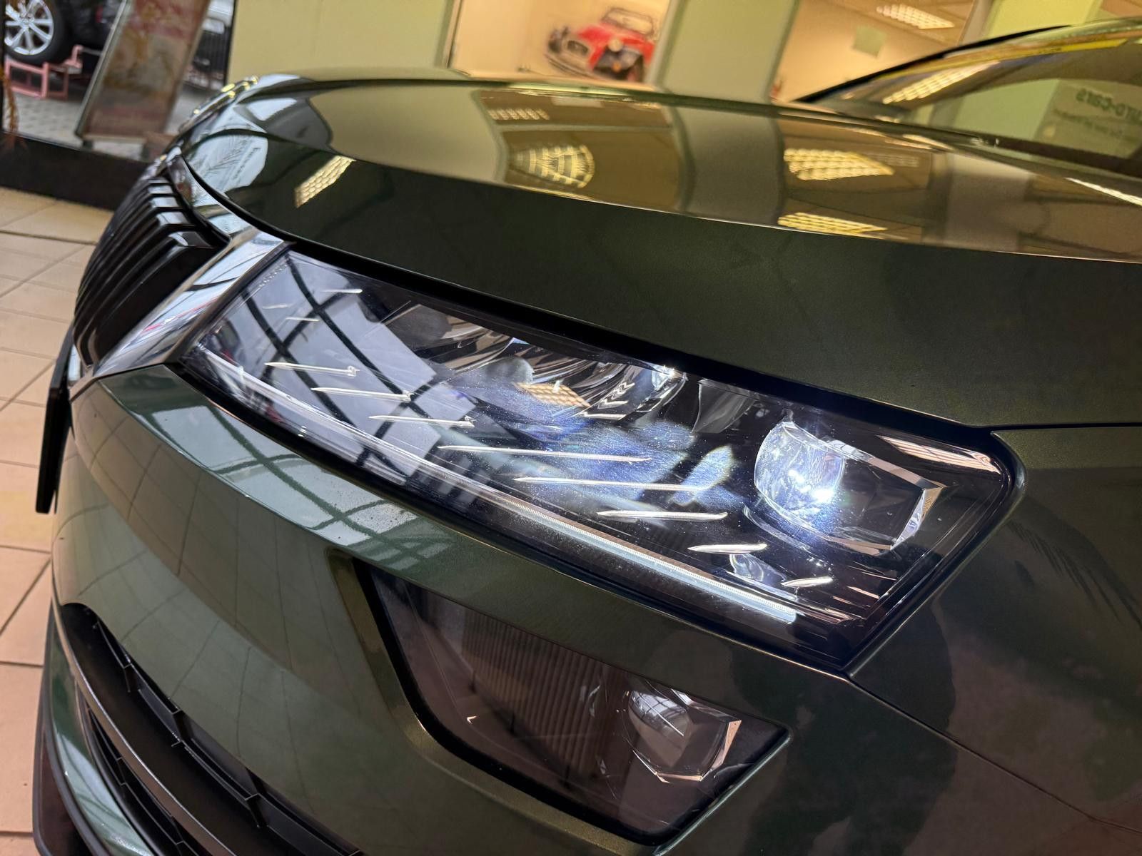 Fahrzeugabbildung SKODA Karoq Style 4x4 / AHK/ALLRAD/LED/KAMERA/LEDER