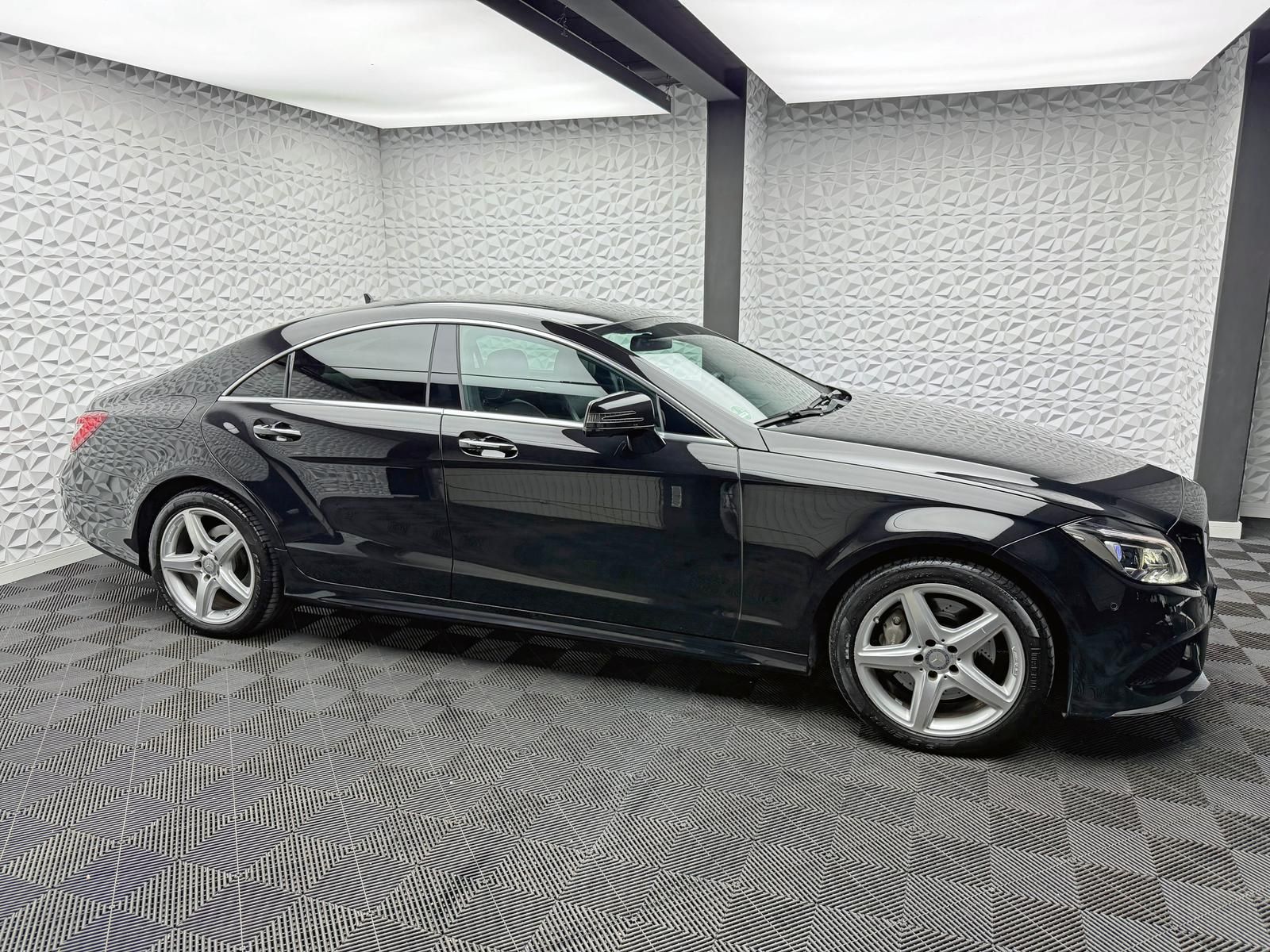 Fahrzeugabbildung Mercedes-Benz CLS 350 BLUETEC/AMG/AIRMATIC/ACC/NAV/KEYLES/360°