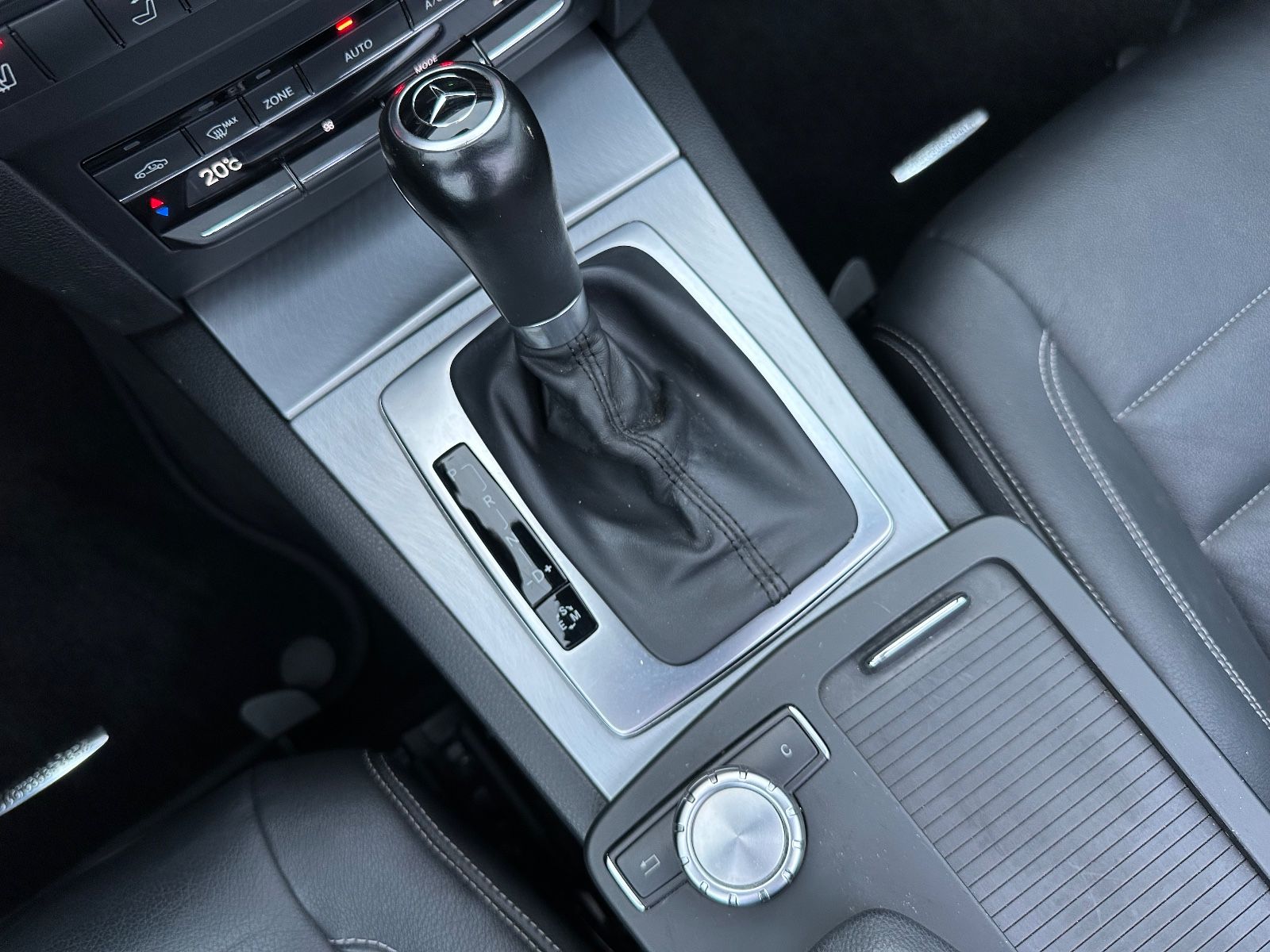 Fahrzeugabbildung Mercedes-Benz E 220 CDI Cabrio AMG BiXenon/AirScarf/Navi/Leder