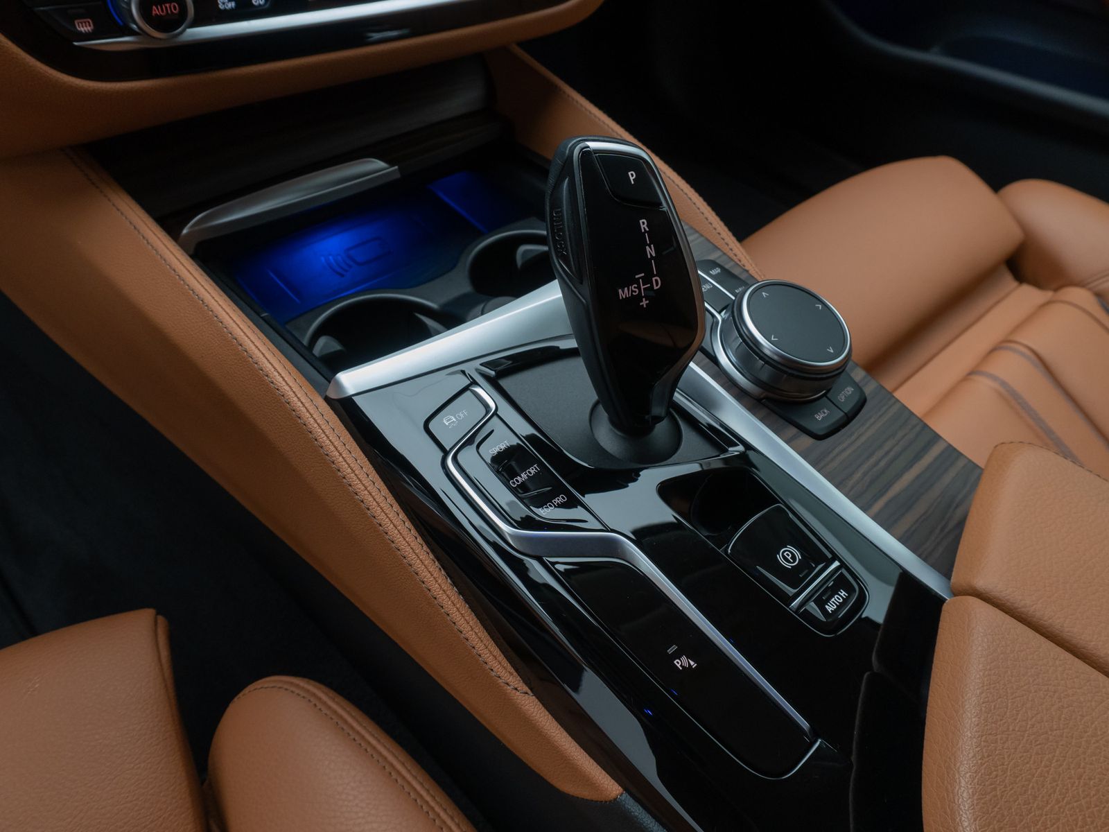 Fahrzeugabbildung BMW 520d xD Luxury Line DAB HUD Kamera Laser Komfort