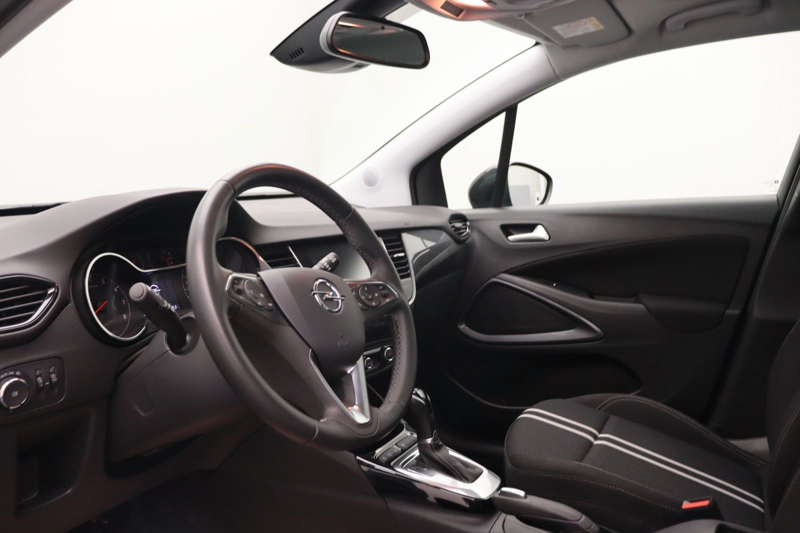 Fahrzeugabbildung Opel Crossland 1.2 Elegance PANO LED NAVI