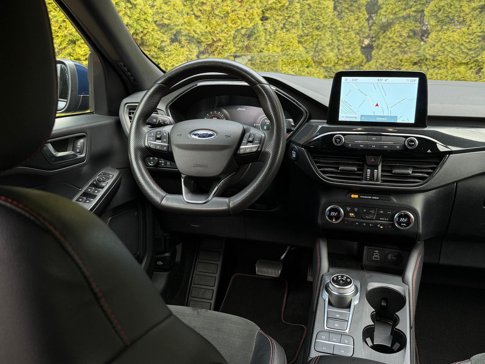 Fahrzeugabbildung Ford Kuga 2.0 PHEV ST-Line X LED+NAVI+SHZ+KAM+AHK+HuD