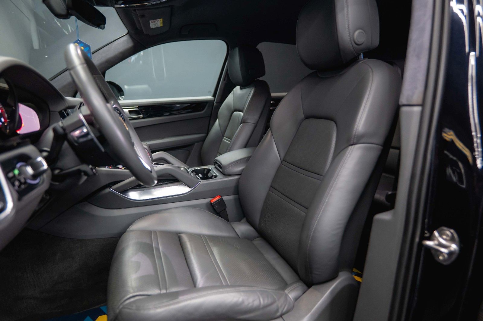 Fahrzeugabbildung Porsche Cayenne Turbo V8 Sport Chrono Black *ACC*LED*