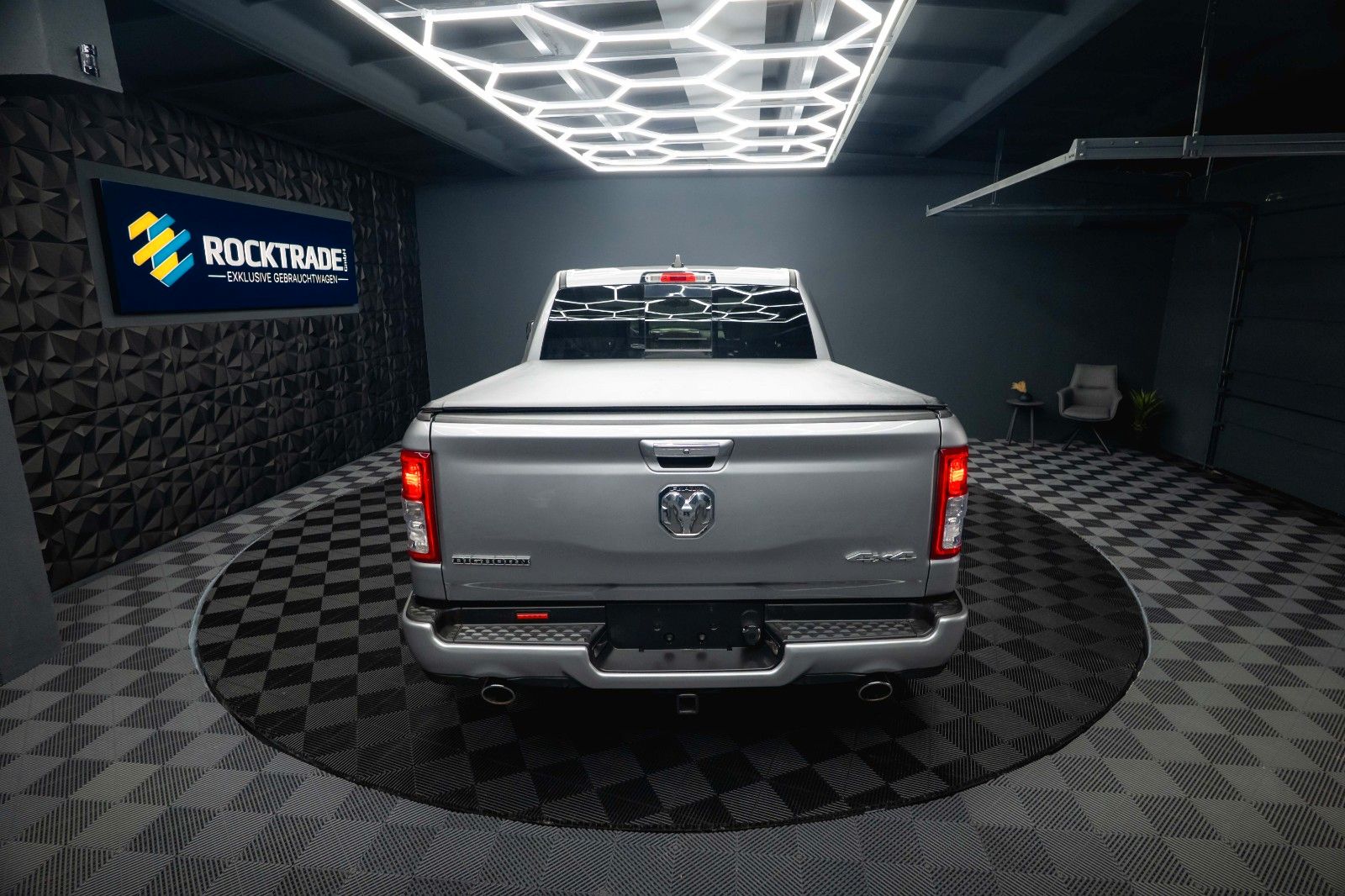 Fahrzeugabbildung Dodge RAM 5.7 V8 HEMI 4x4 OFFROAD Night-Paket *LED*19%