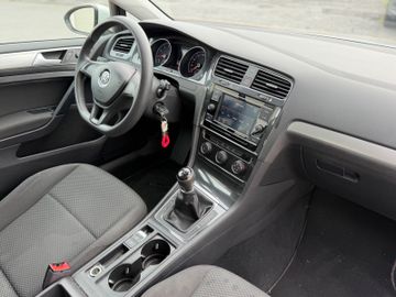Volkswagen Golf - 11