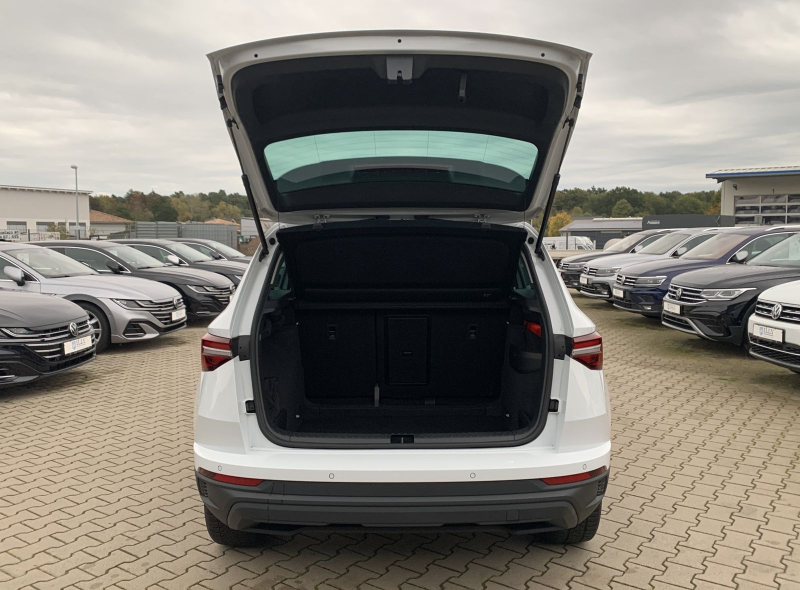 Fahrzeugabbildung SKODA Karoq 2.0 TDI*4x4*LED*Cam*ACC*Navi*PDC*Spur*