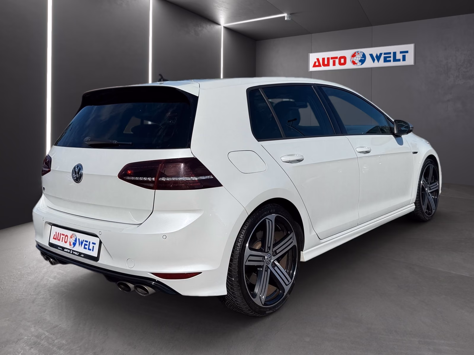 Volkswagen Golf VII 2.0 R BMT 4Motion Xenon Leder PDC Navi