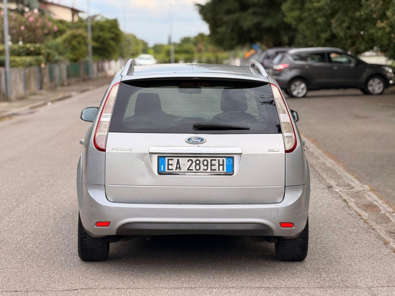 Ford Focus 2010 — photo 6