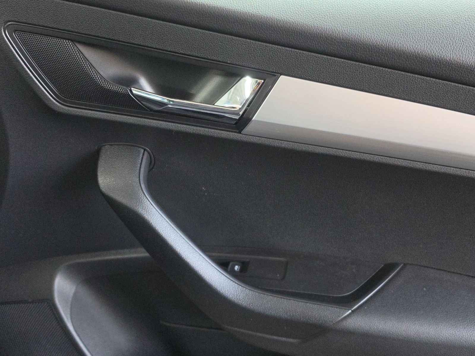 Fahrzeugabbildung SKODA Karoq Ambition Apple CarPlay