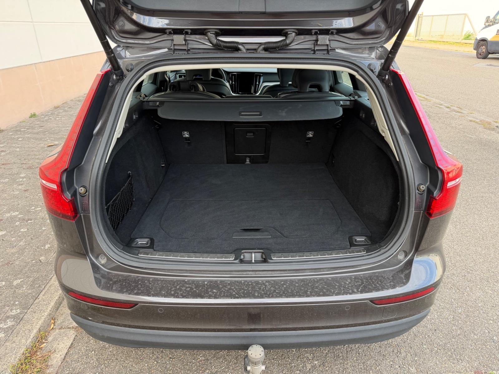 Volvo V60 B3 Automatik LEDER+NAVI+LED+AHK+CAM, миниатюра 9