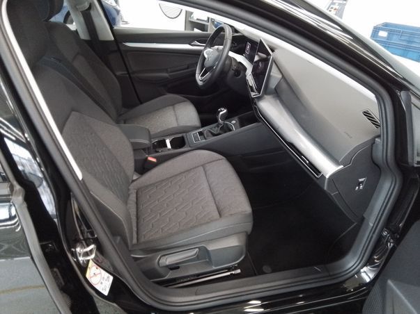 Fahrzeugabbildung Volkswagen Golf VIII TSI Life LED AHK Navi ACC PDC HUD