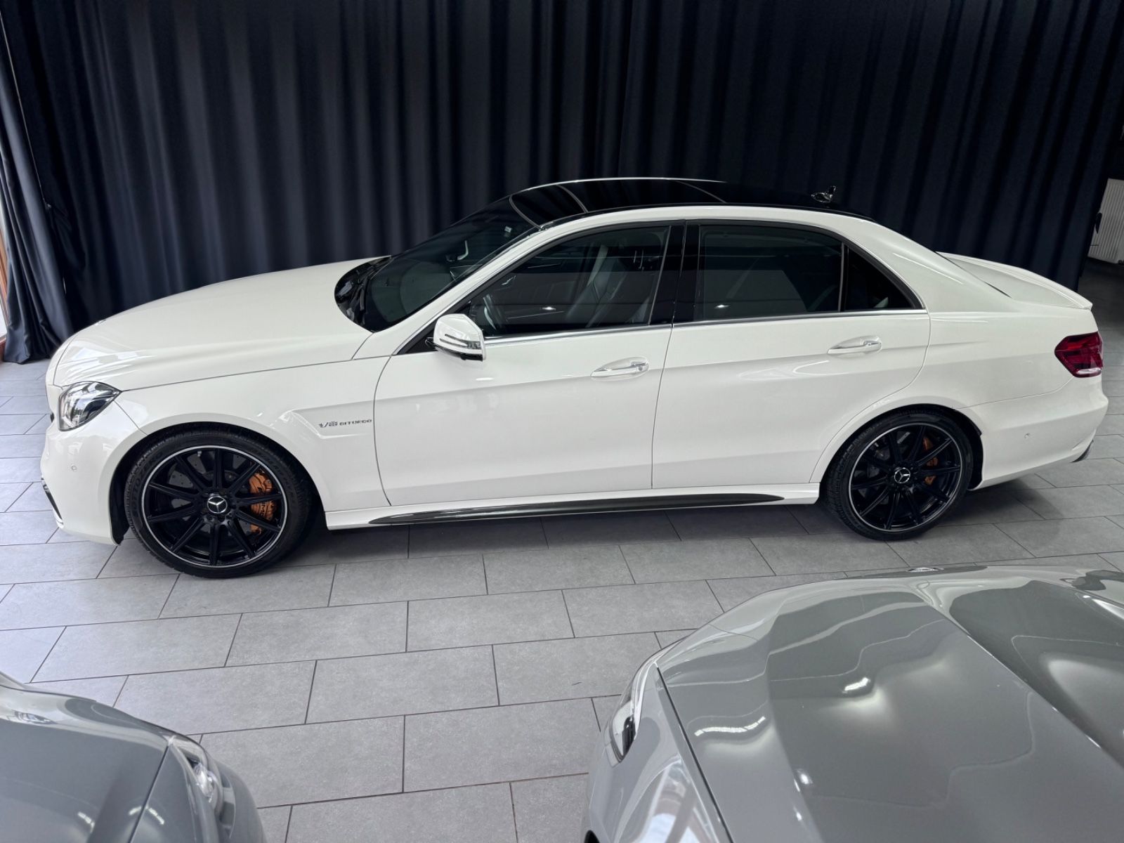 Fahrzeugabbildung Mercedes-Benz E 63 AMG S 4Matic*KERAMIK*B/O*MASSAGE*PANO*VOLL