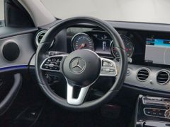 MERCEDES-BENZ E 220 d 4Matic /MultiBeam/Totwinkel+Spurhalte/