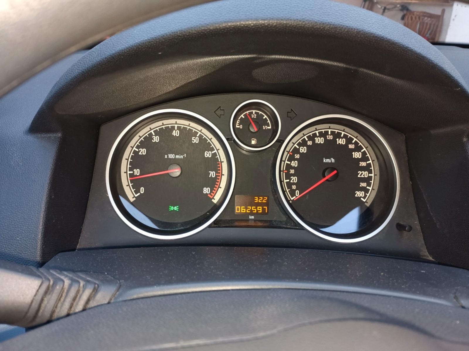 Opel Astra 2005 — photo 11
