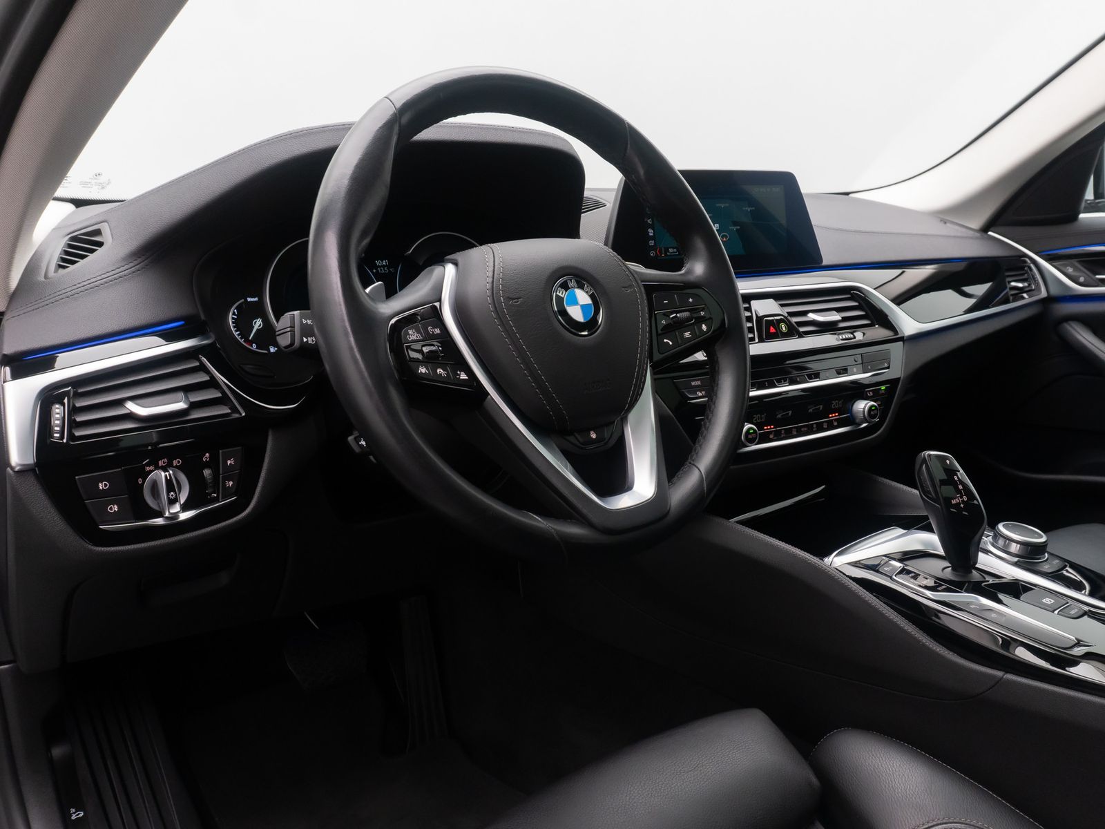 Fahrzeugabbildung BMW 530d xD LuxuryLine Panoram 360&deg;HUD HiFi DisplKey