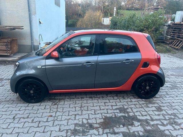 Smart FourFour Edition#1