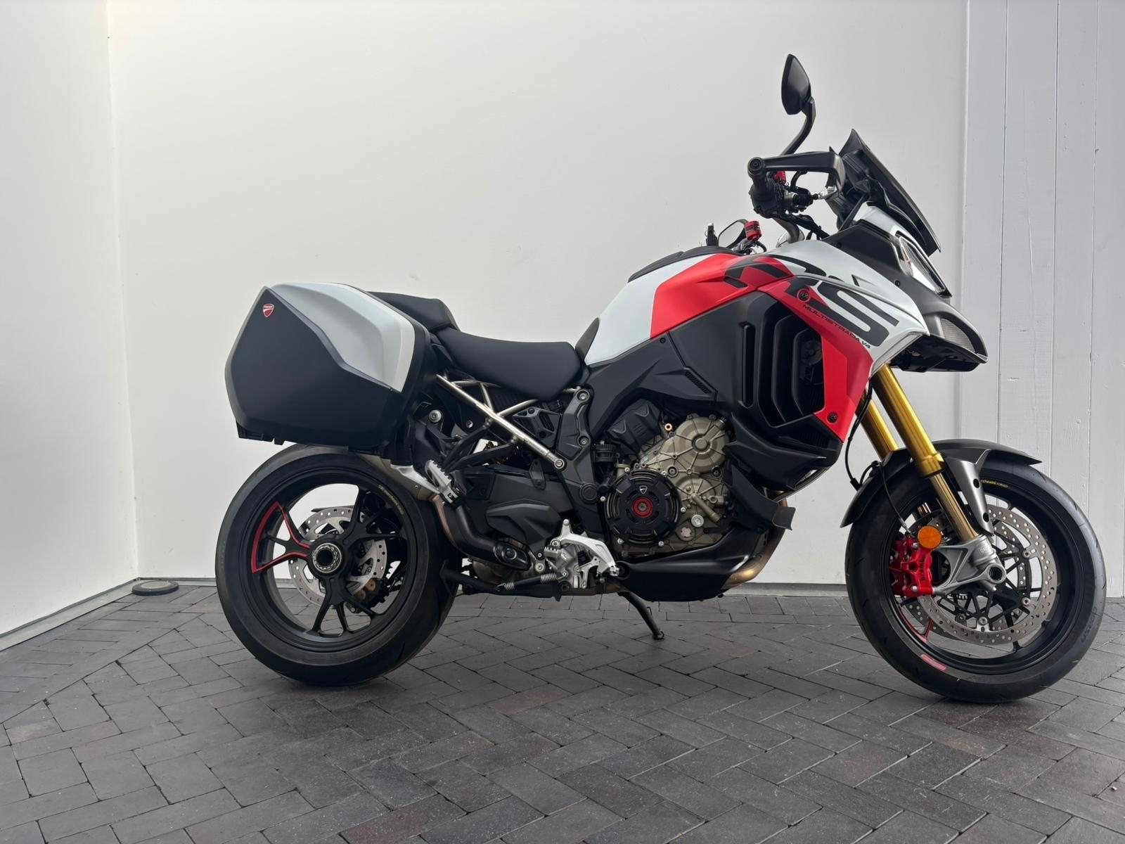 Ducati Multistrada V4 RS viel Zubehör, 2 Jahre