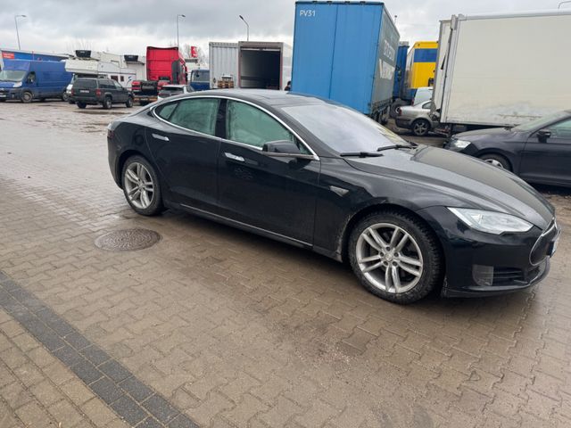 Tesla Model S P85D OHNE ZULASSUNG