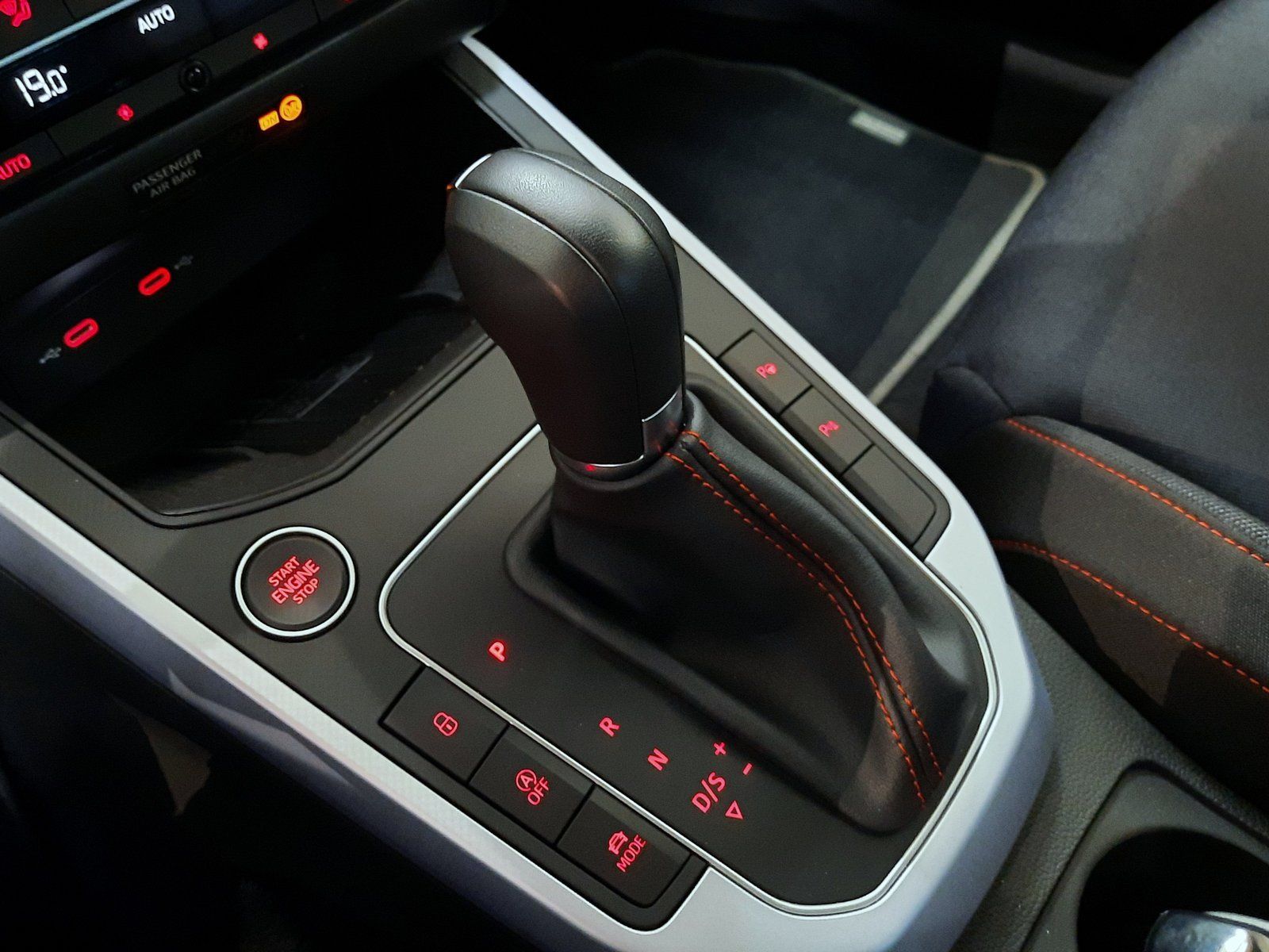 Fahrzeugabbildung SEAT Arona FR TSI DSG *Cam*PDC*LED*Sitzhzg*ACC*AppC*