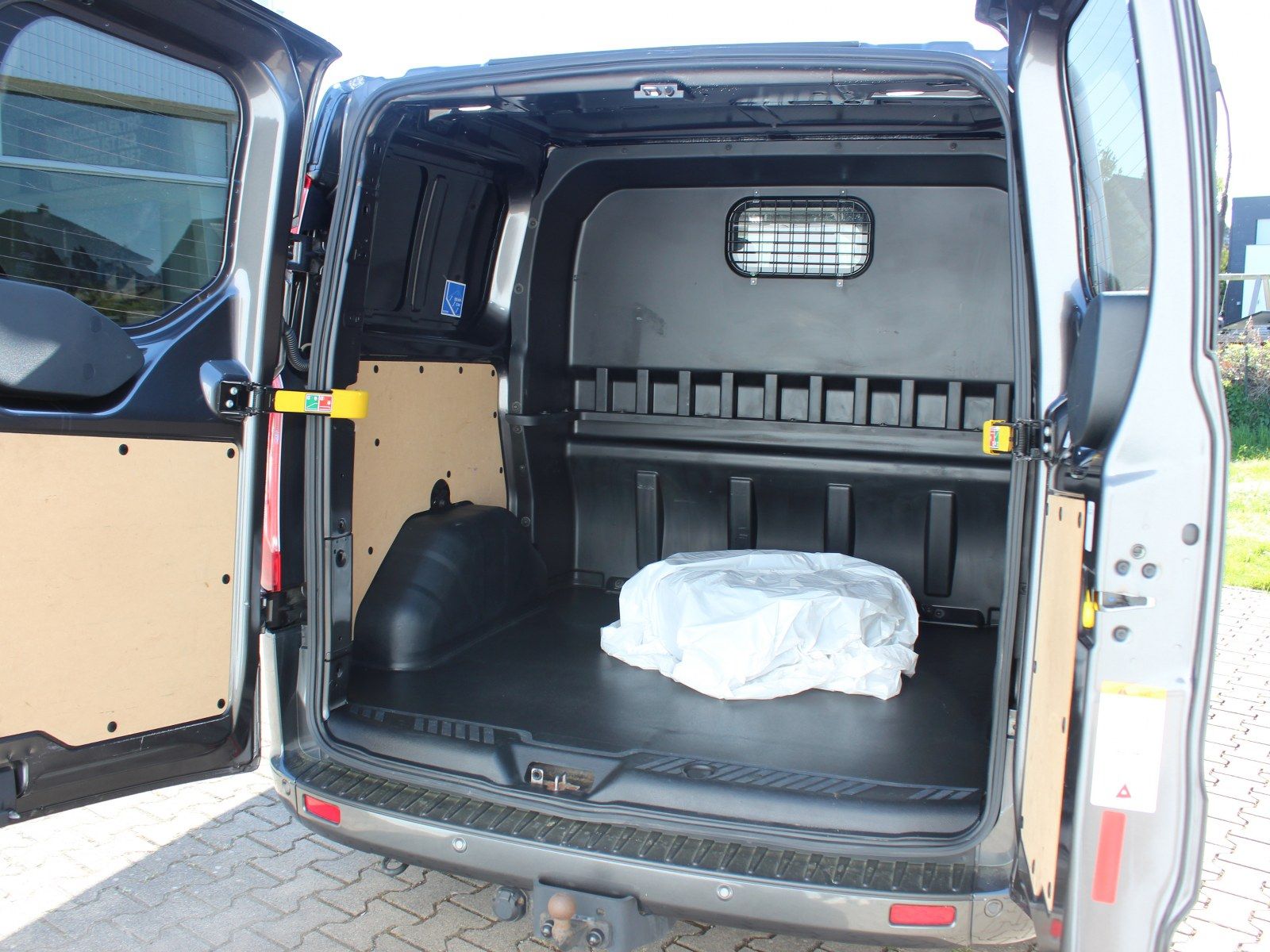 Fahrzeugabbildung Ford Transit Custom 320 L1 Sport 2,0 TDCi