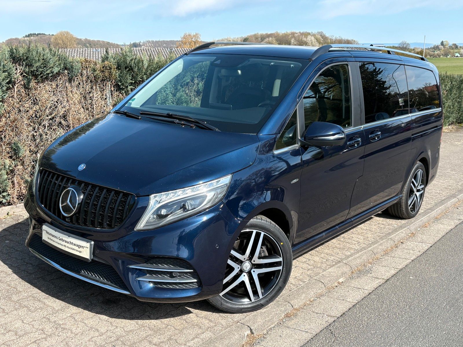 MERCEDES-BENZ V250*AMG-Line*7Sitze*2xSchiebetür*Panorama*