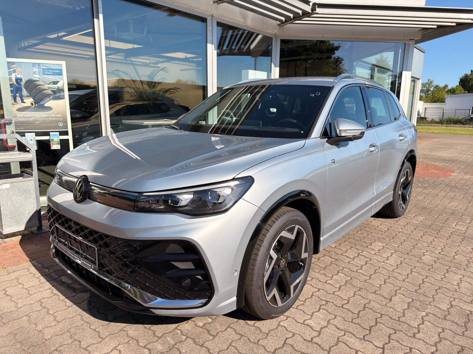 Volkswagen Tiguan 1.5 eTSI R-Line HD-Matrix AHK UPE 59.450€