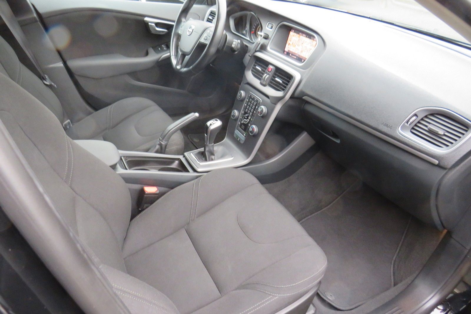 Fahrzeugabbildung Volvo V40 Kinetic NAVI TELVOR KLIMATRONIC 8-FACH ALU